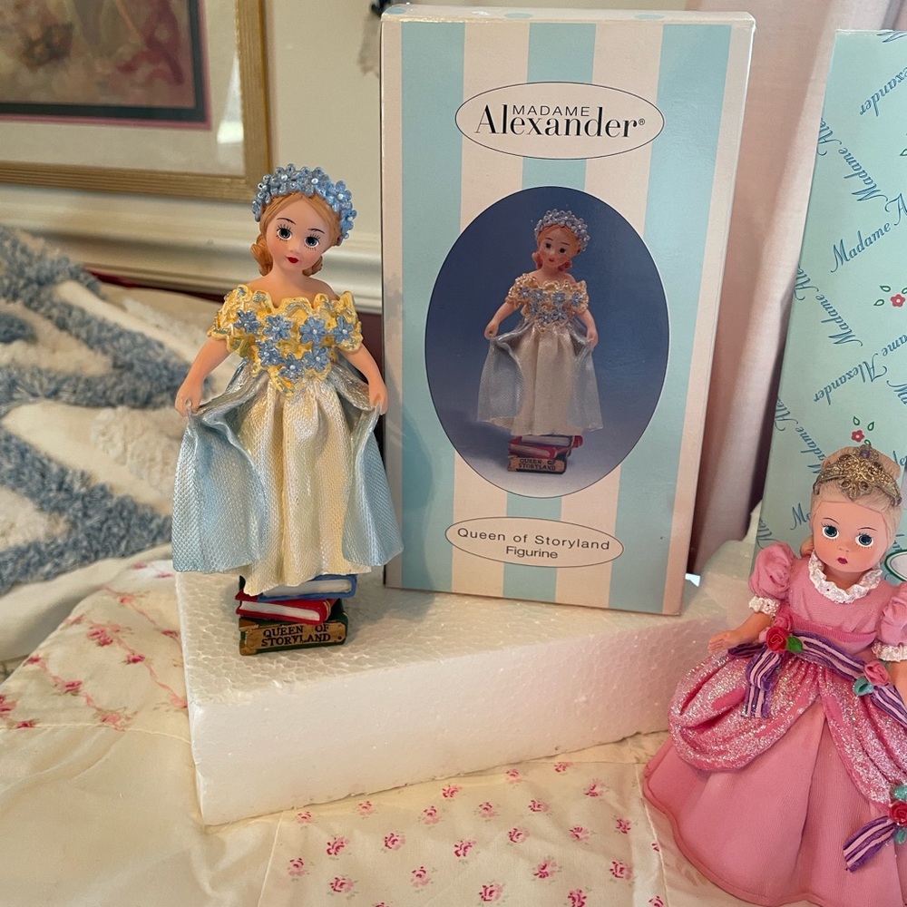 Madame Alexander Blue and Yellow Floral Doll - Picture 2 of 6
